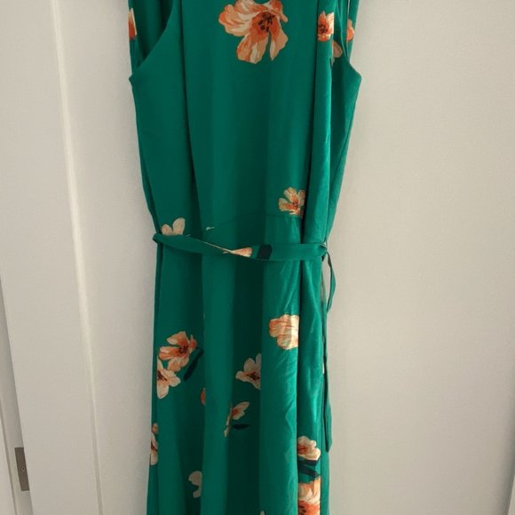 Aritzia Green Floral Plunge Back Midi Dress (6) - Picture 2 of 7